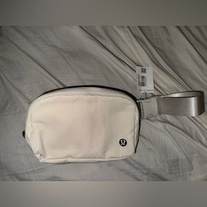WHITE OPAL Lululemon Everywhere Belt Bag 1L